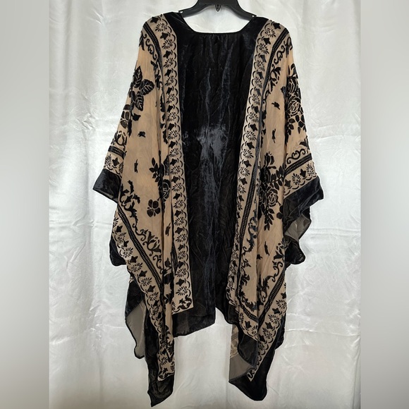 Torrid Velvet Burnout Ruana - Picture 2 of 4